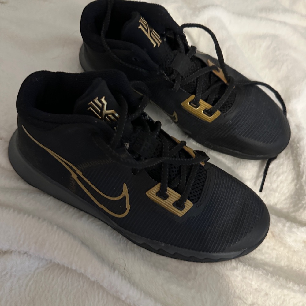 Nike Kyrie Flytrap 4 Black Metallic Gold